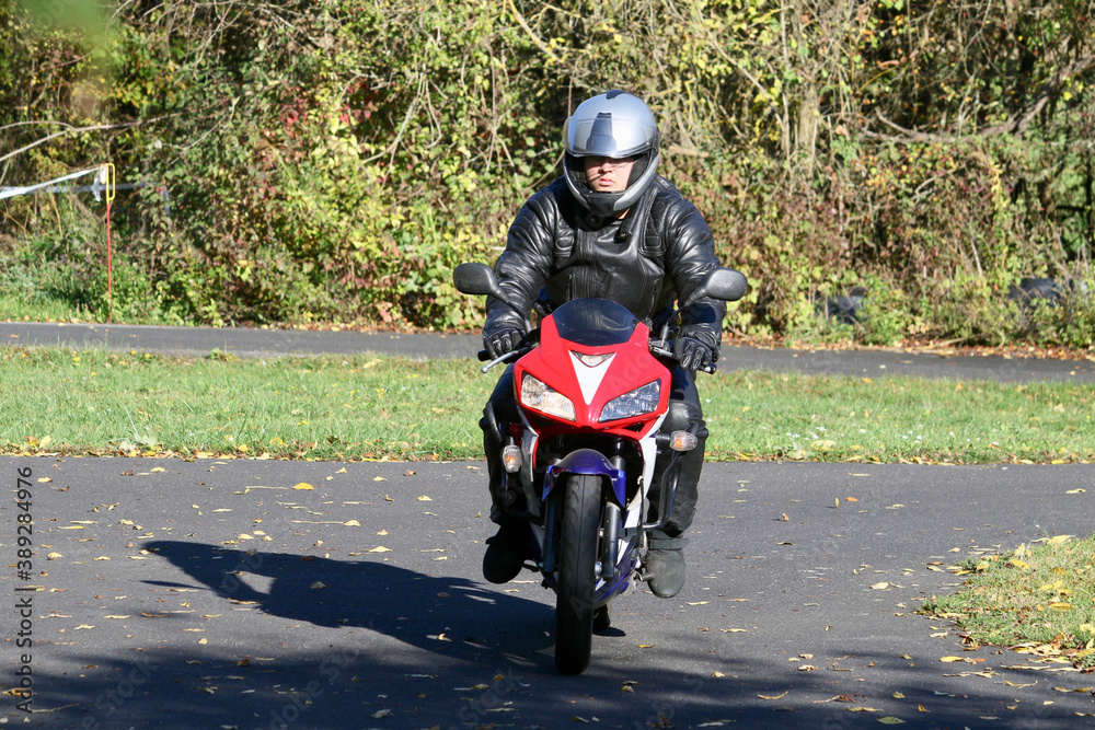 Obraz premium person riding a bike