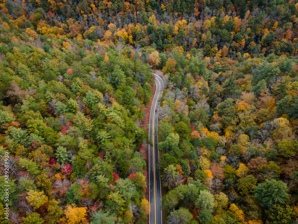 Φωτογραφία Aerial View of the Tail of the Dragon road near the Tennessee and North Carolina