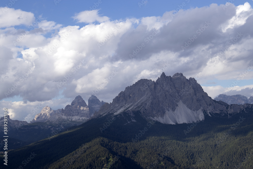 ammirare le cima delle dolomiti