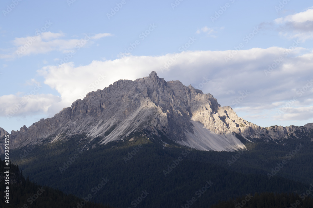 ammirare le cima delle dolomiti