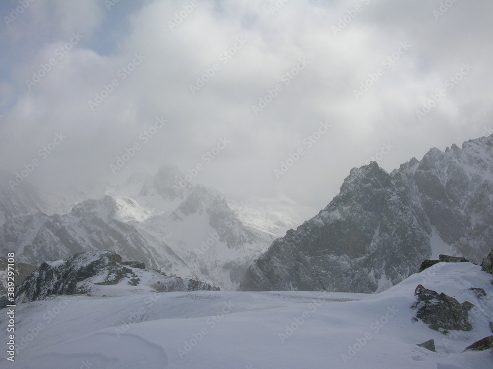 Obraz premium snow covered mountains