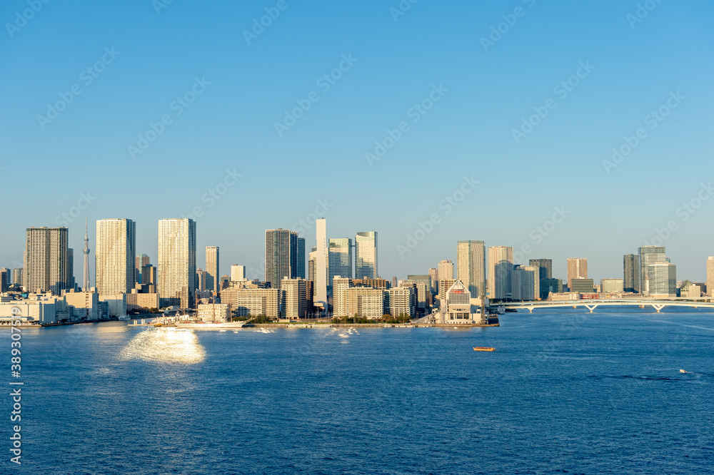 東京都港区芝浦ふ頭から見た東京の都市景観