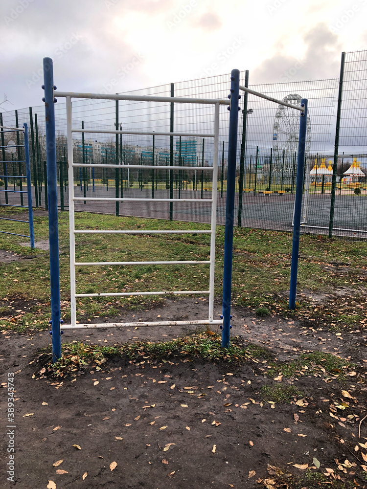 photo outdoor fitness to practice sports in the park photo outdoor fitness to practice sports in the park