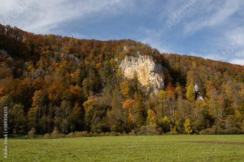 Das wunderschöne Donautal im Herbst photo