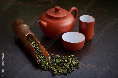 фотографія traditional сhinese teapot made of Yixing clay, oolong Li shan tea, tea woode