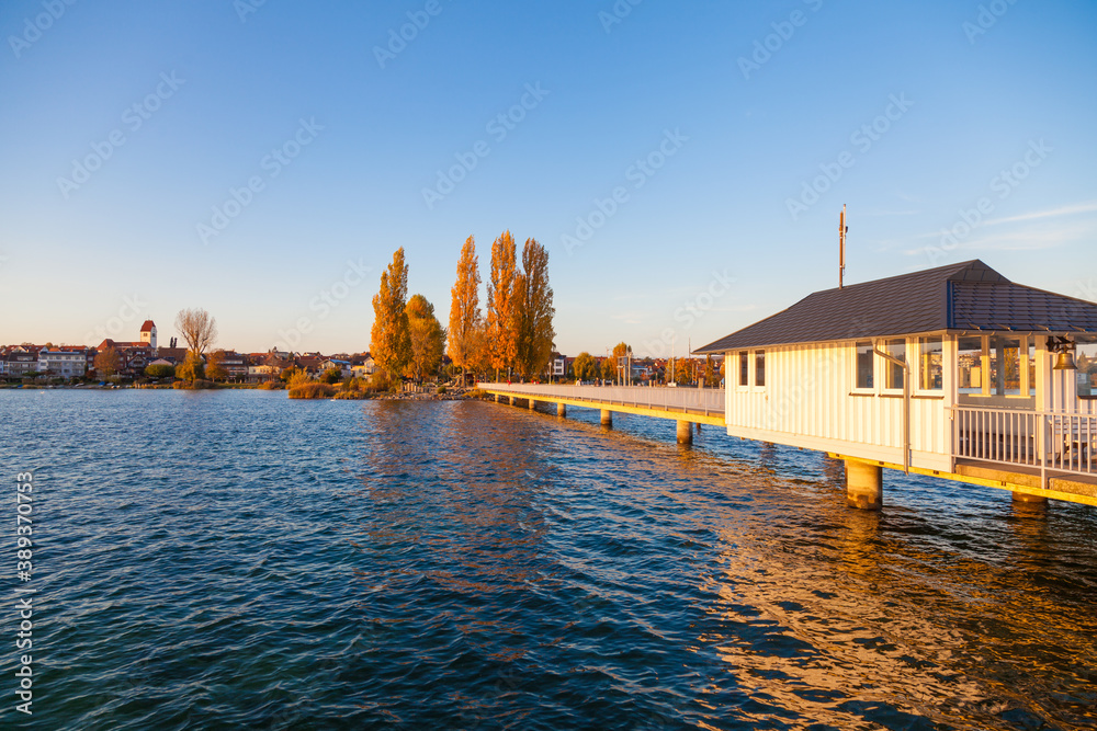 Obraz premium Anlegesteg in Immenstaad am Bodensee im Herbst