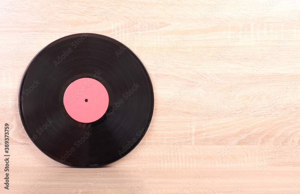 Obraz premium Vintage vinyl discs on wooden background