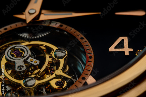 Uhr mit Tourbillon, Schwarzes Ziffernblatt, Goldene Zeiger