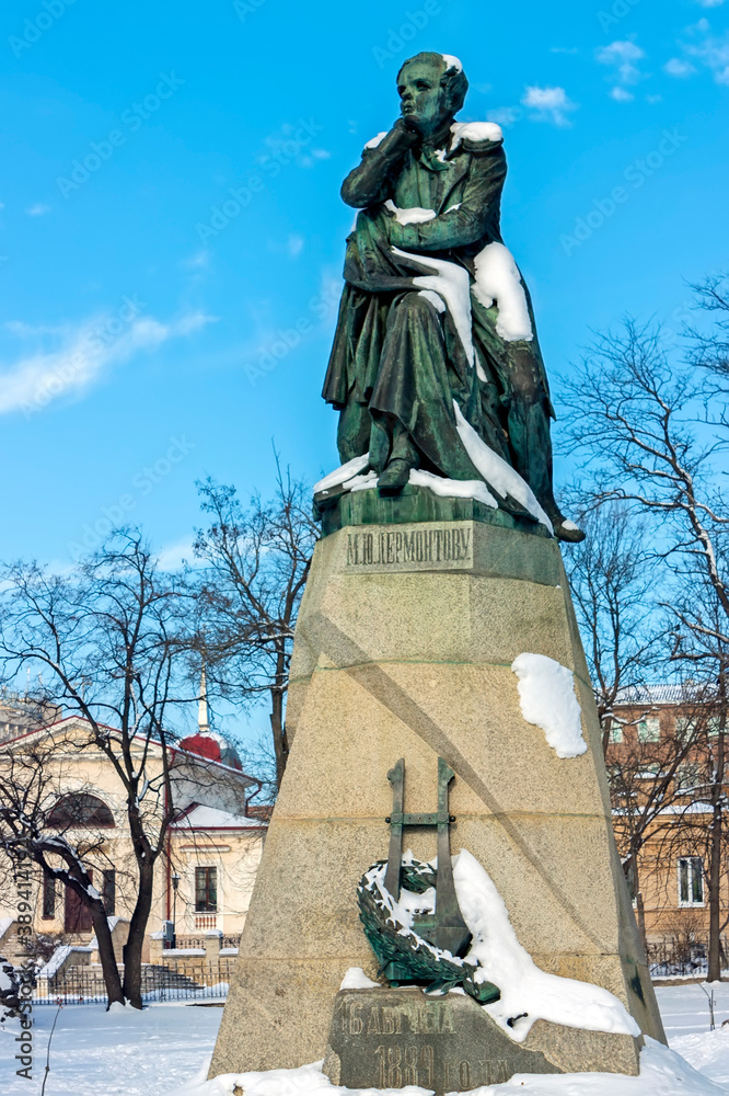 Φωτογραφία The best in the Russian monument poet Mikhail Yurievich Lermontov in Pyatigorsk,