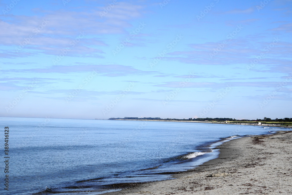 Fototapeta premium Ostseebad Dierhagen, Sicht bis Ahrenshoop, Halbinsel Fischland, Mecklenburg-Vorpommern