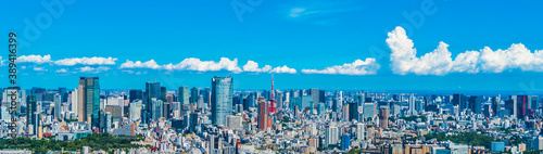 日本 東京の高層ビルと青空 2020年8月撮影 © 拓也 神崎