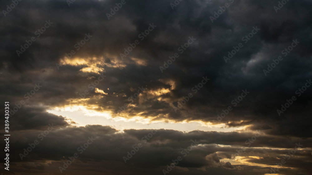Naklejka premium Dramatic sky with clouds on the sunset . Summer background.