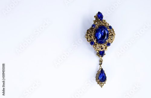 jewelry, isolated, diamond, fashion, vintage, decoration, gold, stone, precious, sapphire, crystal, brooch, pattern, twisted, beauty