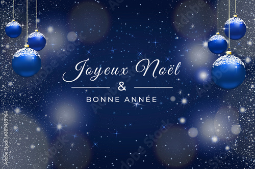carte ou bandeau sur un joyeux noël et une bonne année en blanc sur un fond bleu et autour des boules de noêl des des effets bokeh et des flocons de neige