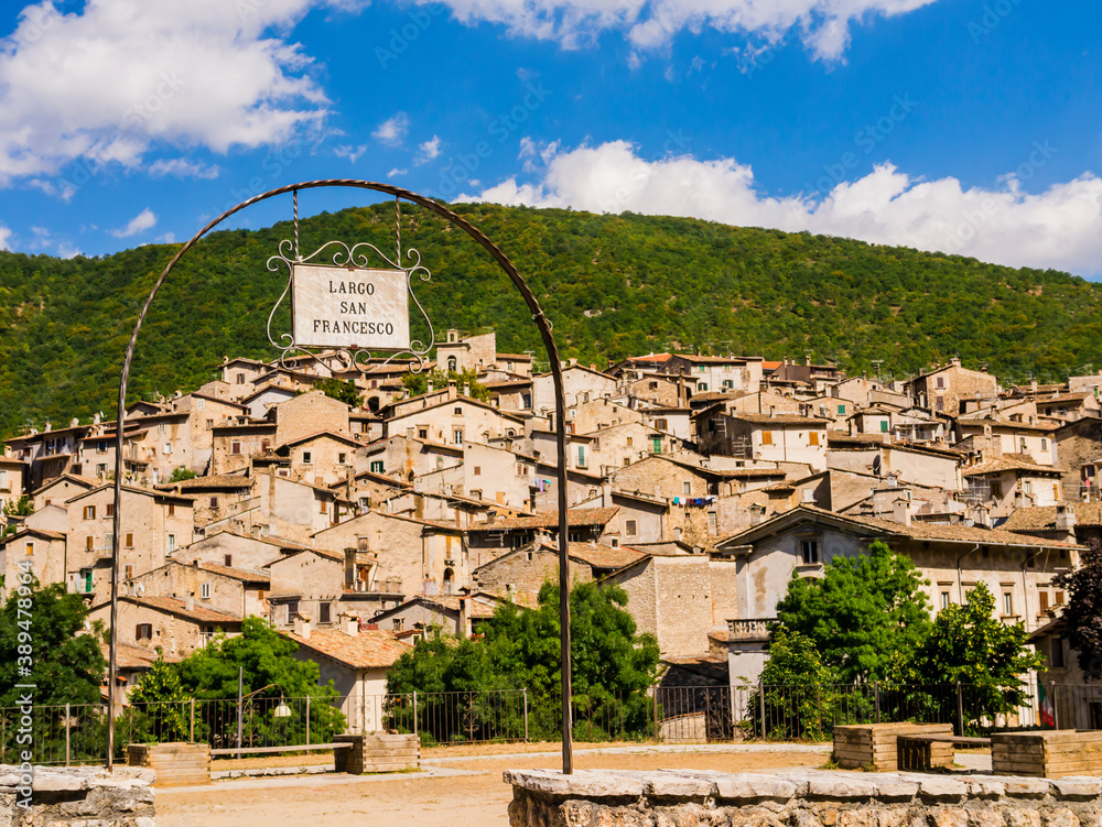 Φωτογραφία Stunning view of the mediaeval village of Scanno, Abruzzo National Park, central