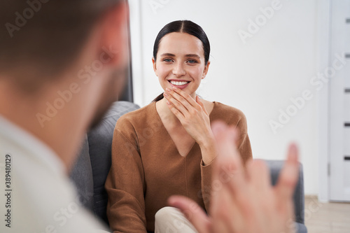 Quadro su tela Woman talking with her hearing impairment man