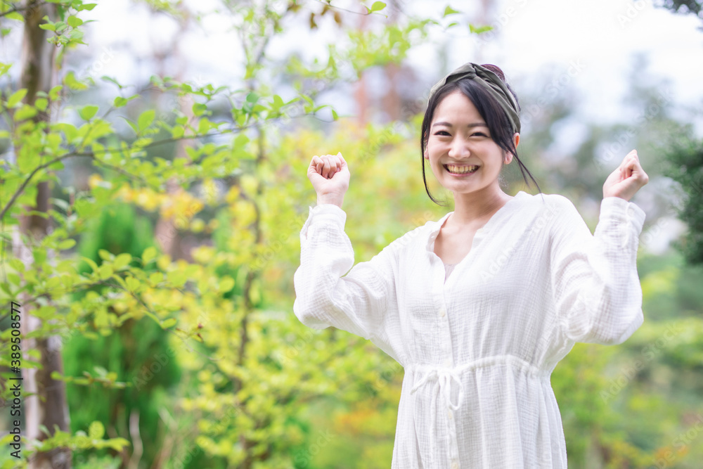 自然の中にいる女性
