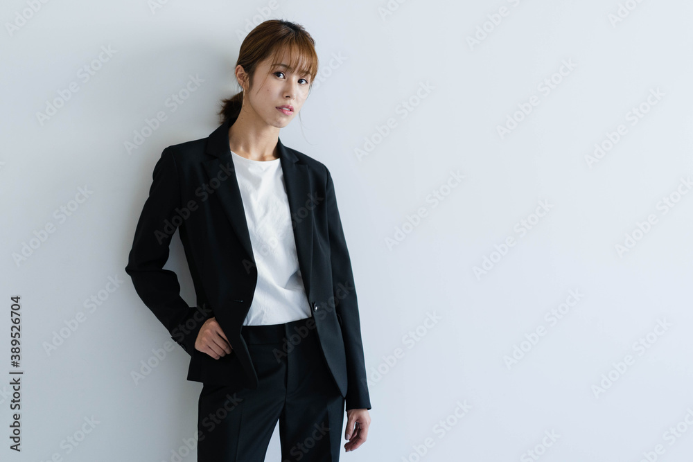 クールな女性 クールな女性