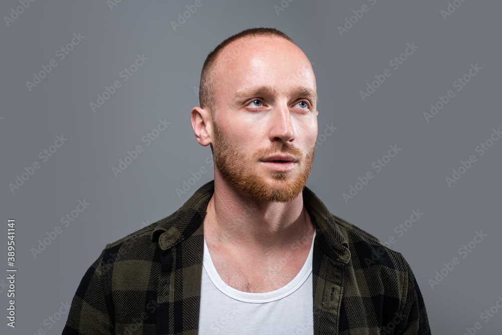 Obraz premium Stylish guy standing in shirt against gray.