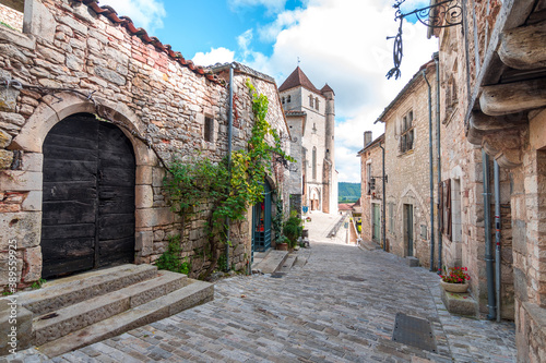 Fototapeta Naklejka Na Ścianę i Meble -  beautiful street of saint cirq lapopie medieval town, France
