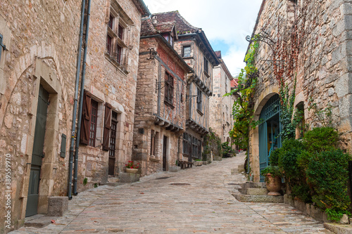 Fototapeta Naklejka Na Ścianę i Meble -  beautiful street of saint cirq lapopie medieval town, France