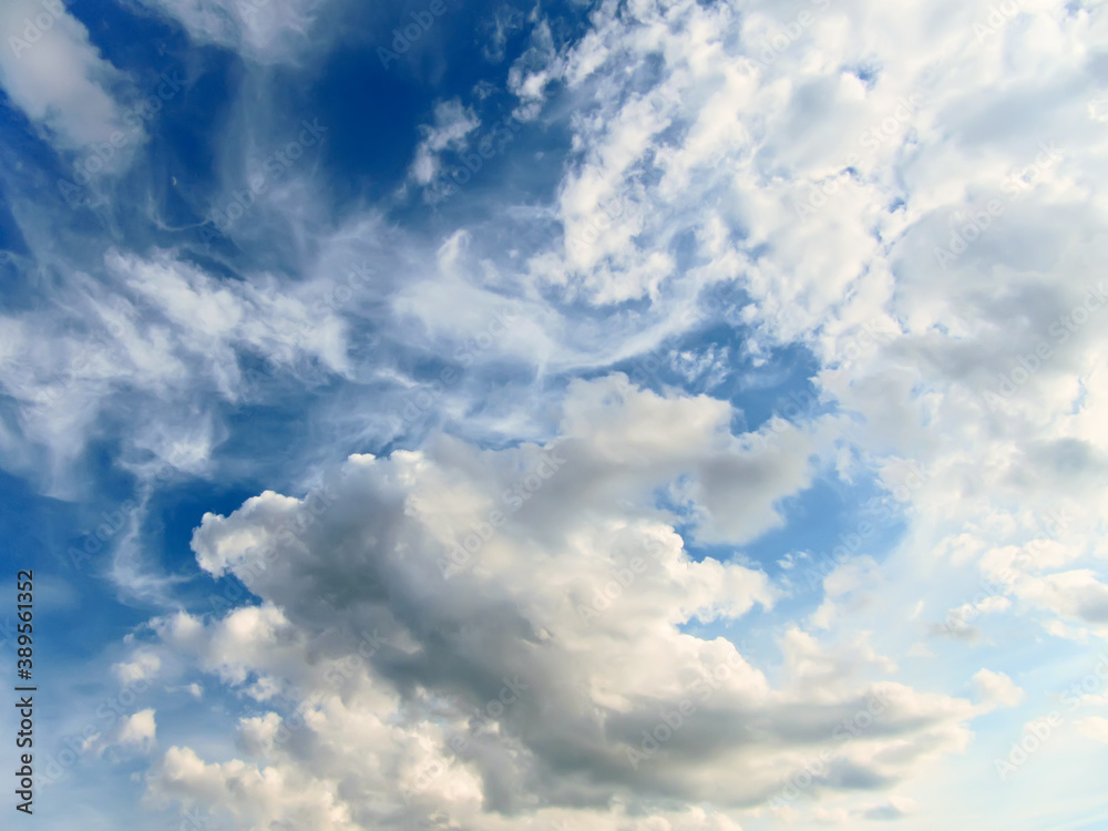 Obraz premium Clouds in the summer blue sky-4