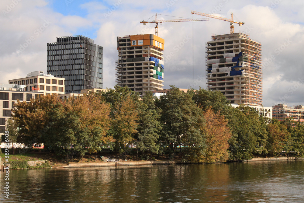 Boomtown Berlin 2020; Eine neue Skyline entsteht an der Spree in Friedrichshain