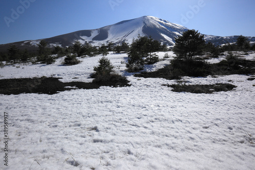 残雪の浅間山