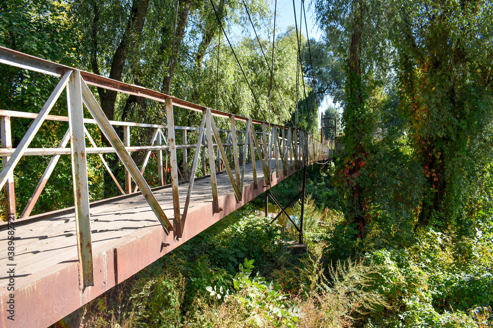 Obraz premium View of the suspension foot bridge
