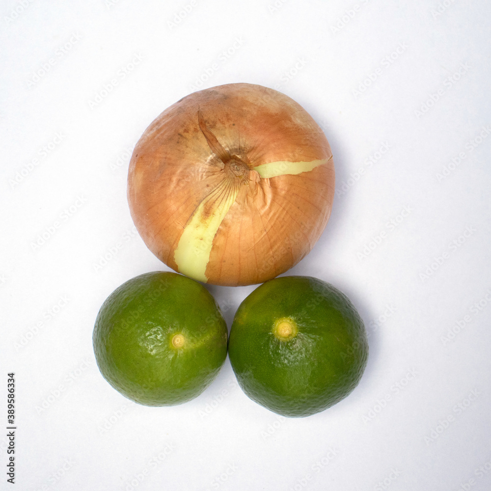 Fototapeta premium onion and lime on a isolated white