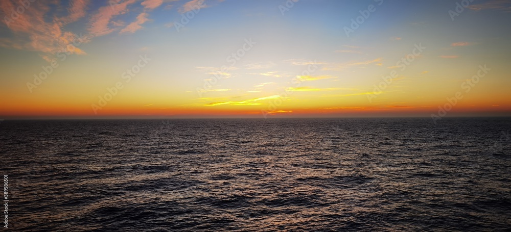 Obraz premium sunset over the sea bridge