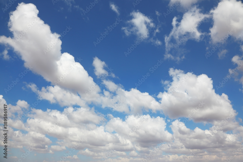Fototapeta premium The clouds in a blue sky