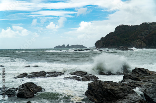 長崎県長崎市 弁天白浜 台風通過後の荒れた海