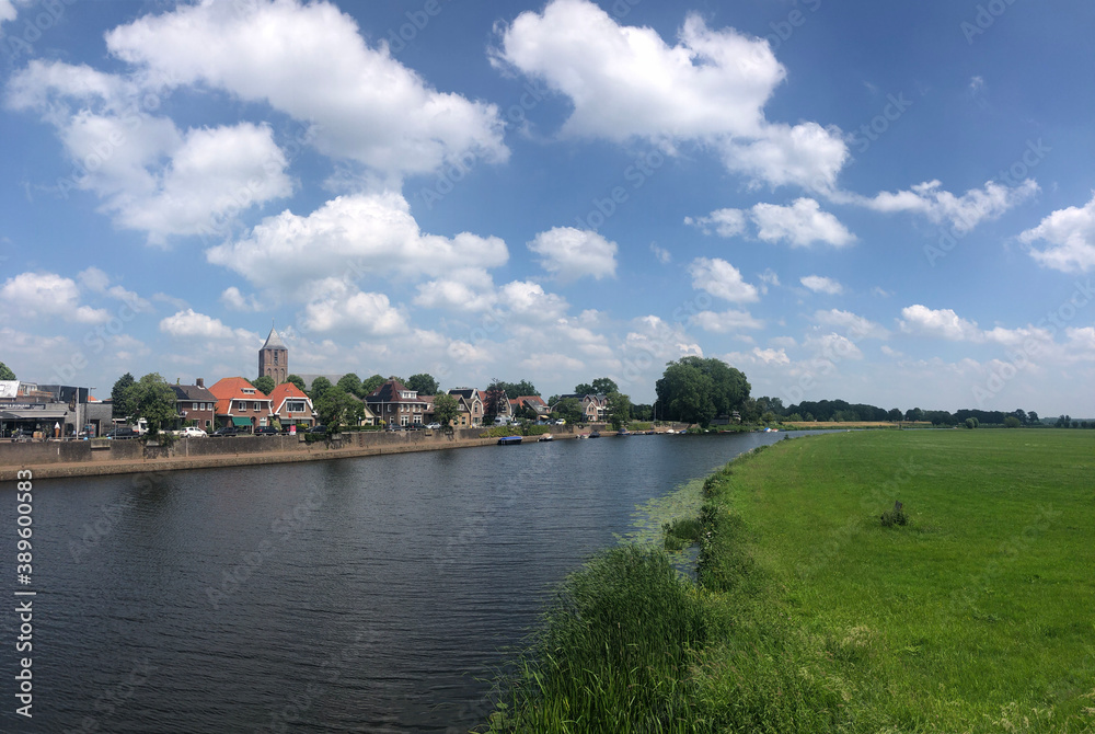 Obraz premium Dalfsen and the river Vecht