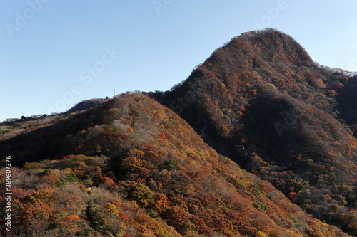 群馬県・相馬山 (別名：榛名山のイルカの背びれ)(秋/紅葉)