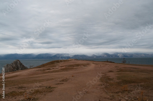  Baykal ozero prsnaya voda  flora bereg zapovednik Rossiya Irkutsk park ostrov Ol khon skaly derev ya nasypi pesok zaliv laguna kamni gory sopki liniya gorizonta panoramma osen  voda volny puteshestvi