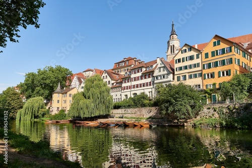 Stadtansicht Tübingen vom Neckar mit Hölderlinturm