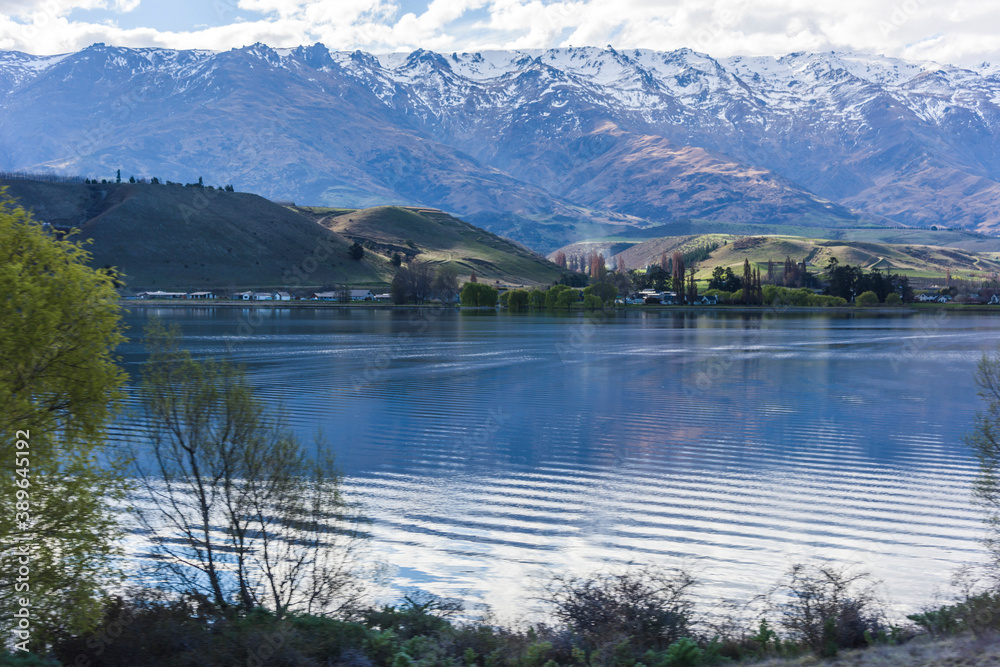 Fototapeta premium のどかな湖岸の風景