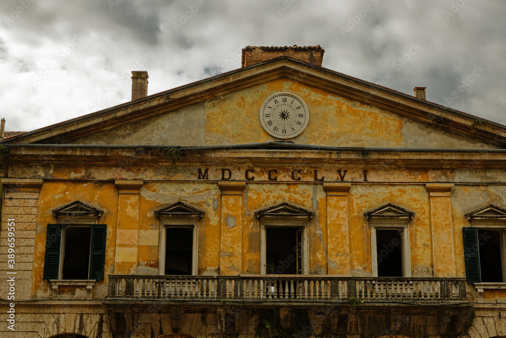 old facade in Peschiera del Garda