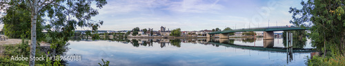 Panorama d'une ville au bord d'un fleuve, Vernon Normandie
