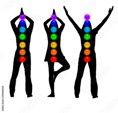 Weibliche Figuren mit Chakren in Regenbogenfarben