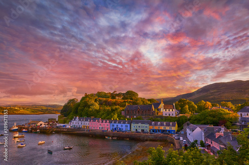 sunset over Portree, Isle of Skye, Scotland Fototapet