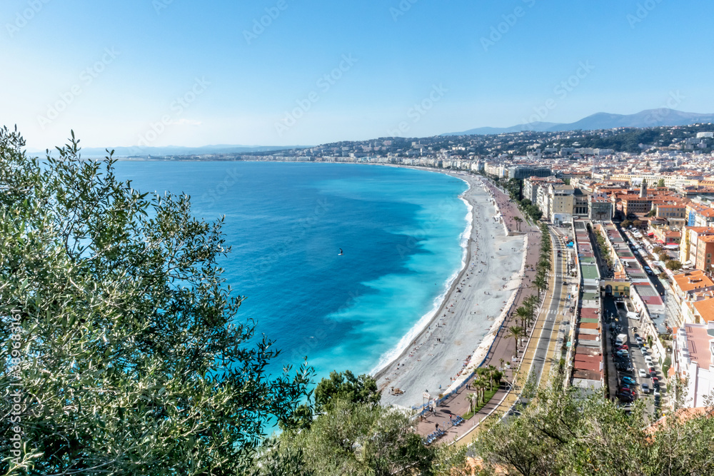 Vue sur Nice et la baie des anges sur la Côte d'Azur depuis la colline du château