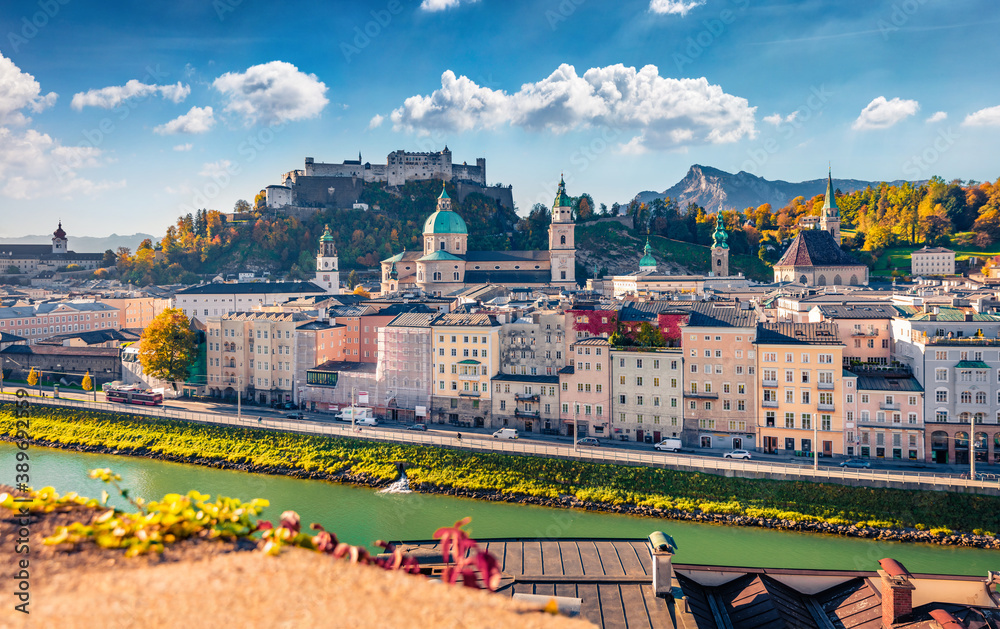 Fototapeta premium Captivating cityscape of Salzburg, Old City, birthplace of famed composer Mozart. Impressive autumn scene of Eastern Alps. Wonderful morning landscape with Salzach river. 