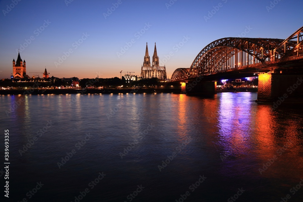Fototapeta premium Cologne city skyline in Germany