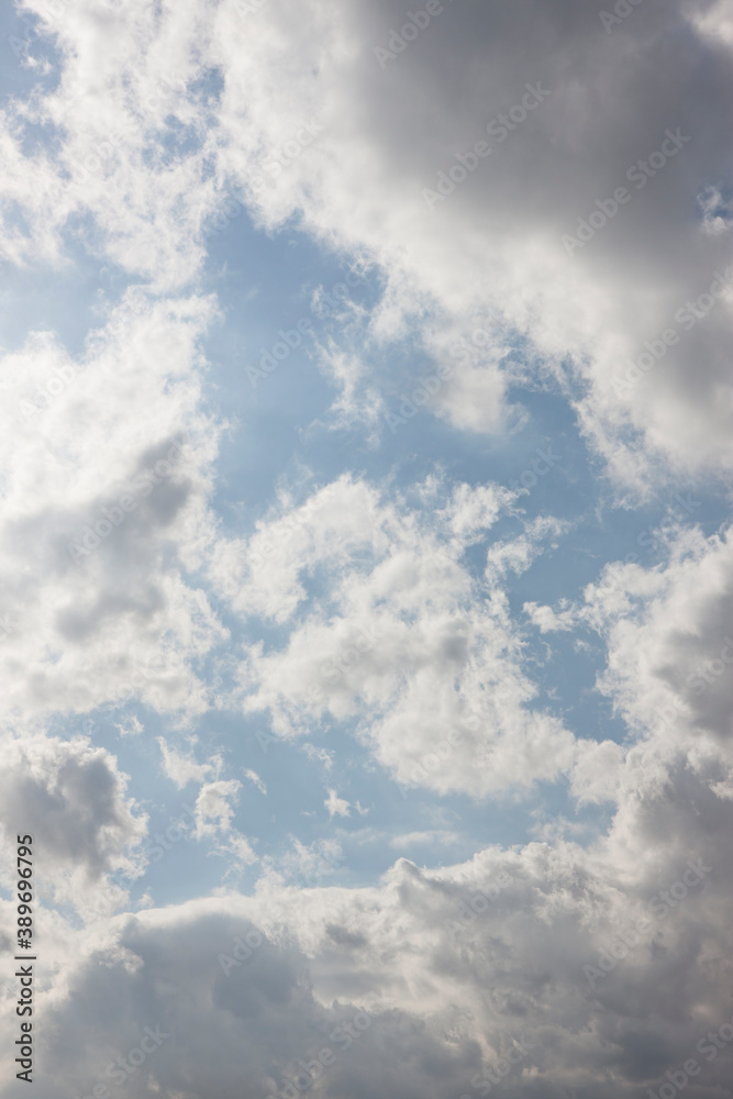 Obraz premium 雲間から見える青空