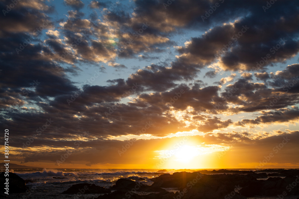 Obraz premium 台風一過の夕空と太平洋の海