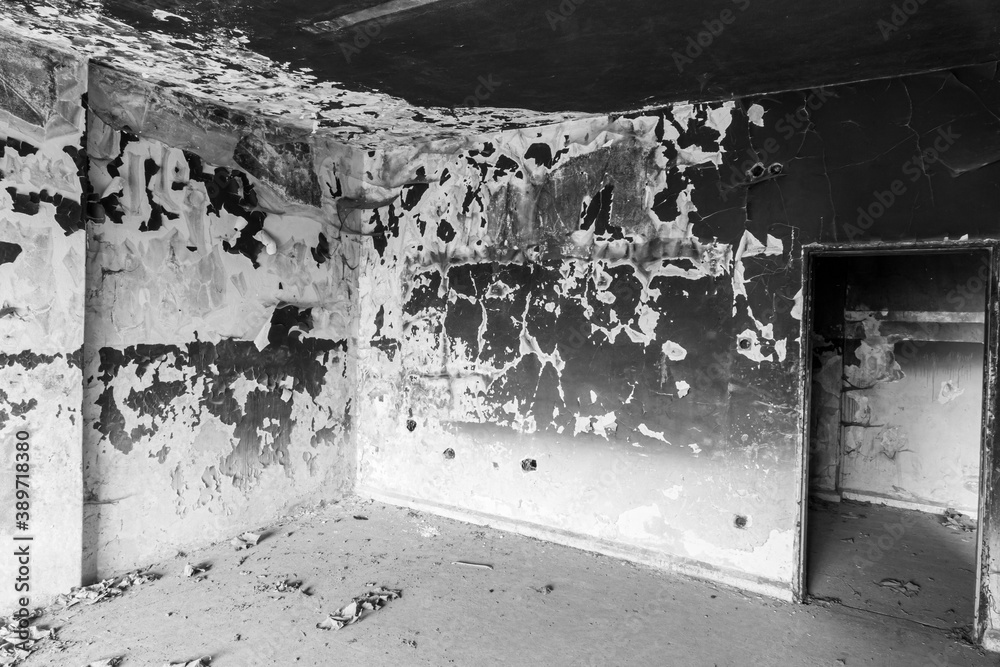 Old empty room in black and white