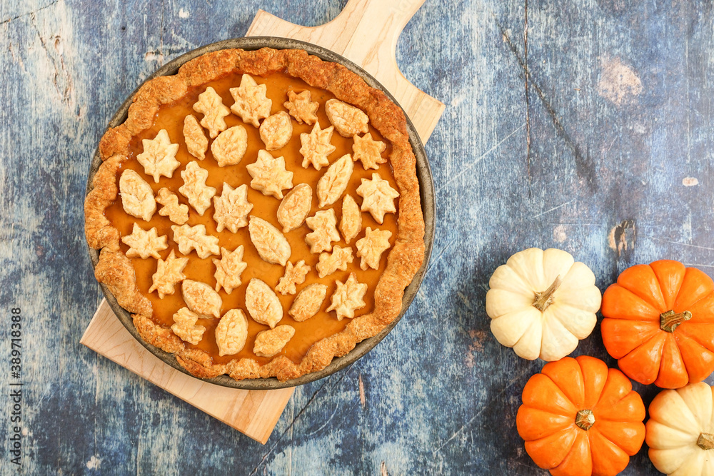 Pumpkin pie with leaf detail