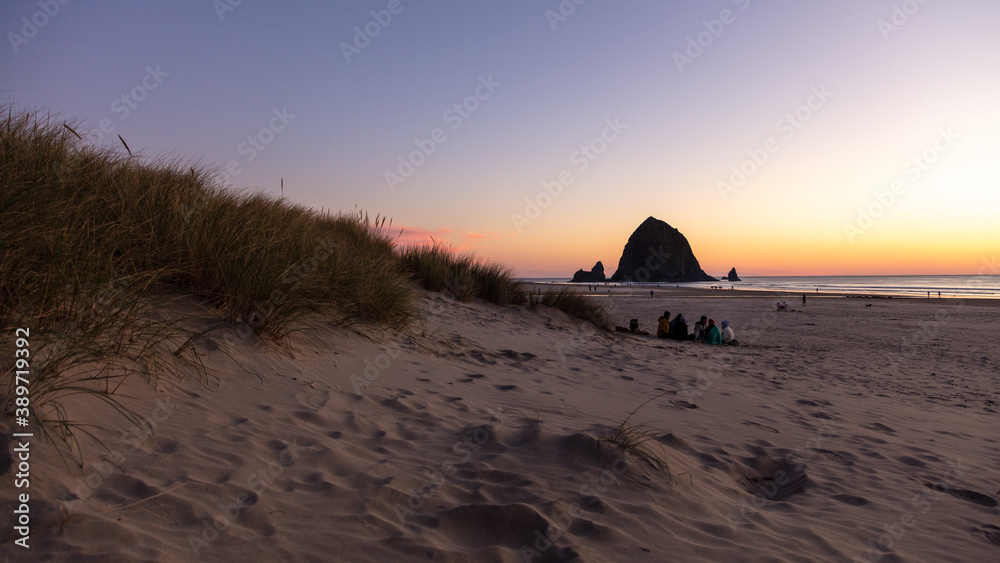 Fototapeta premium sunset over the sea Oregon coast Cannon Beach